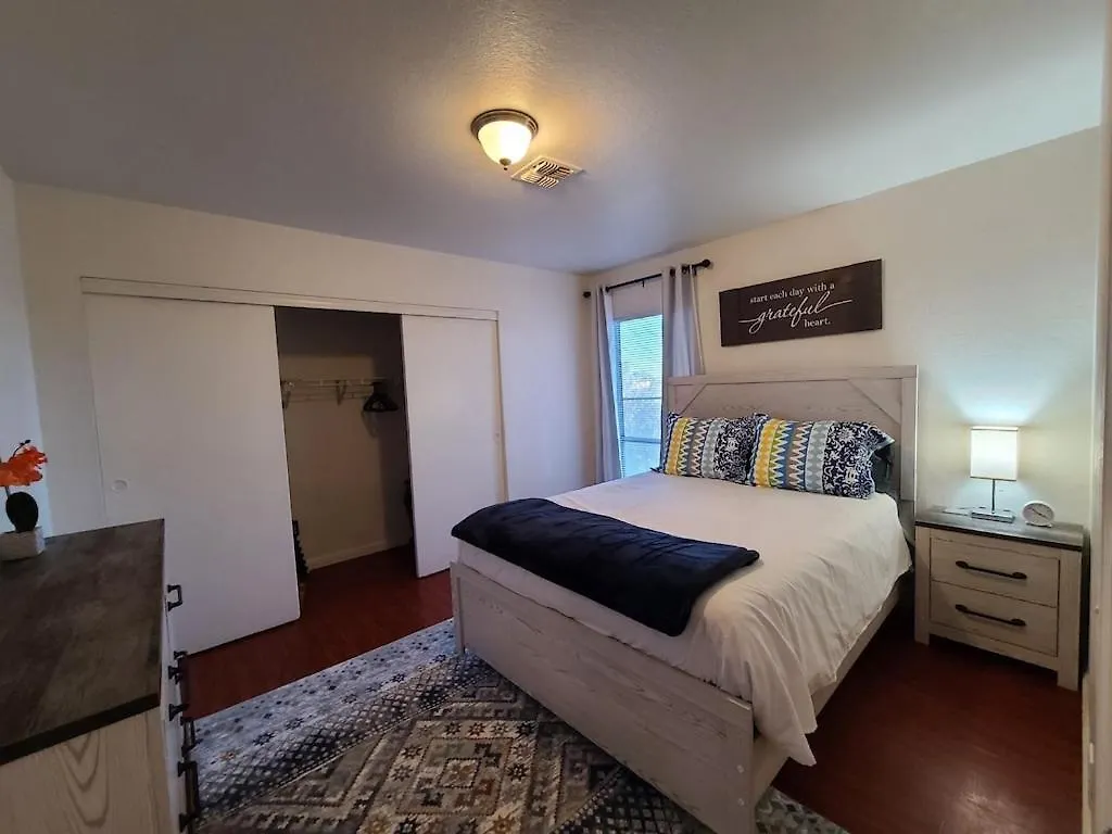 2Bed 1 Bath Condo Near Nellis Afb & The Strip Лас-Вегас