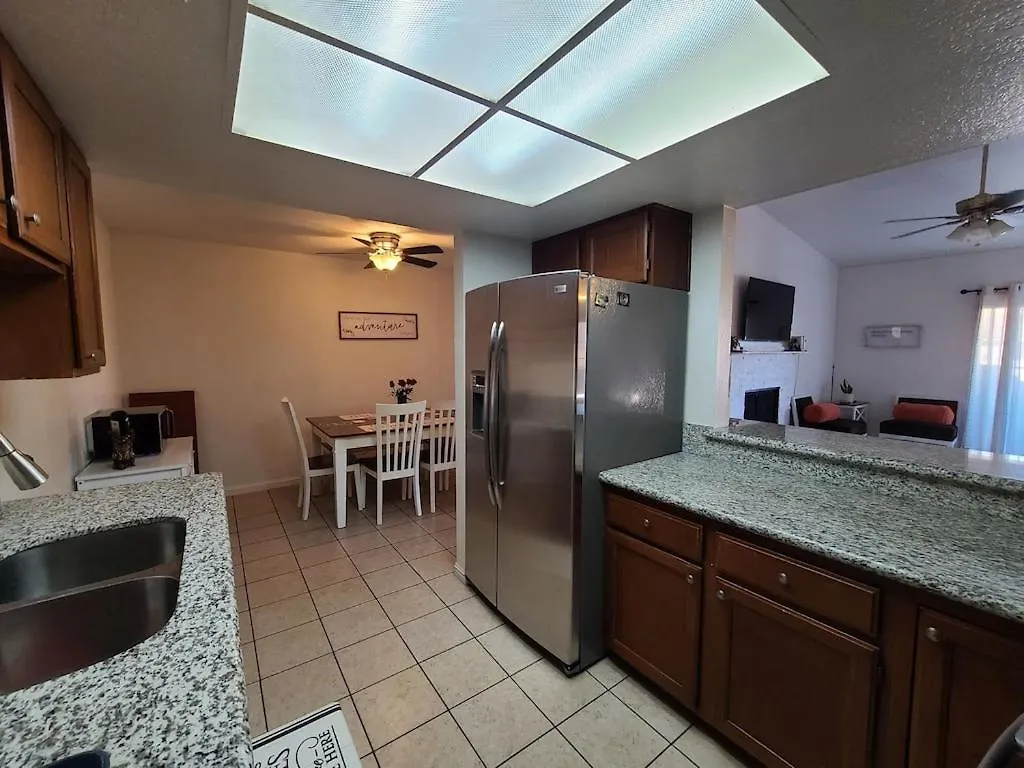 2Bed 1 Bath Condo Near Nellis Afb & The Strip Лас-Вегас